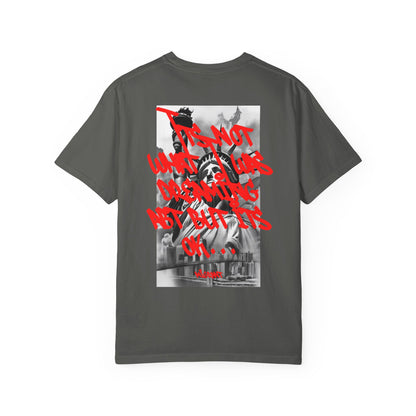 T-Shirt — Statue of Liberty Graphic Tee with Red Script "I'm Not Worried" Back Print